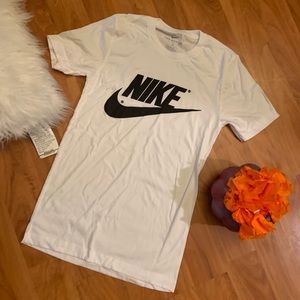 Nike tee